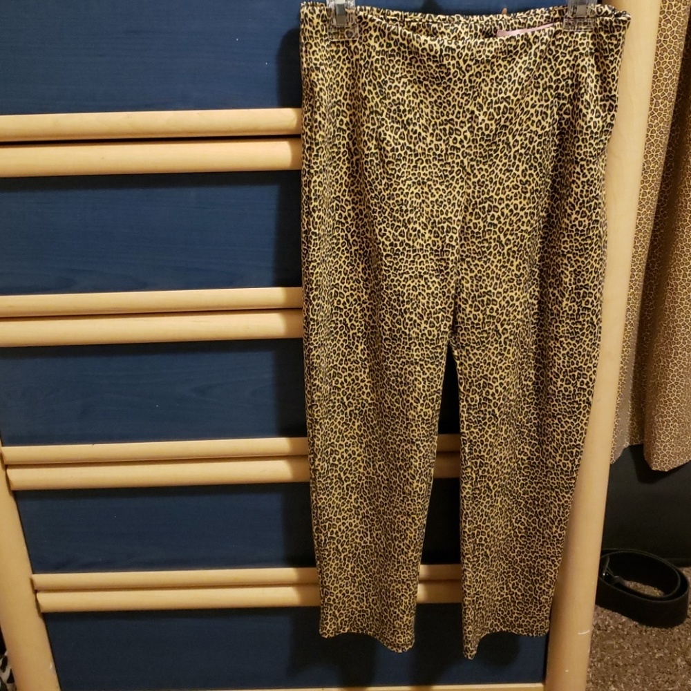 Bettie Page Leopard capris